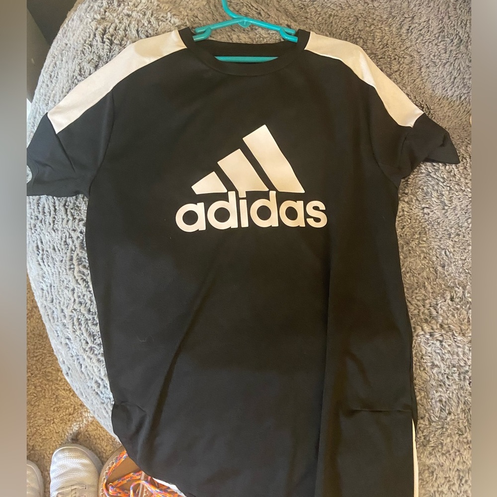 Adidas T-shirt